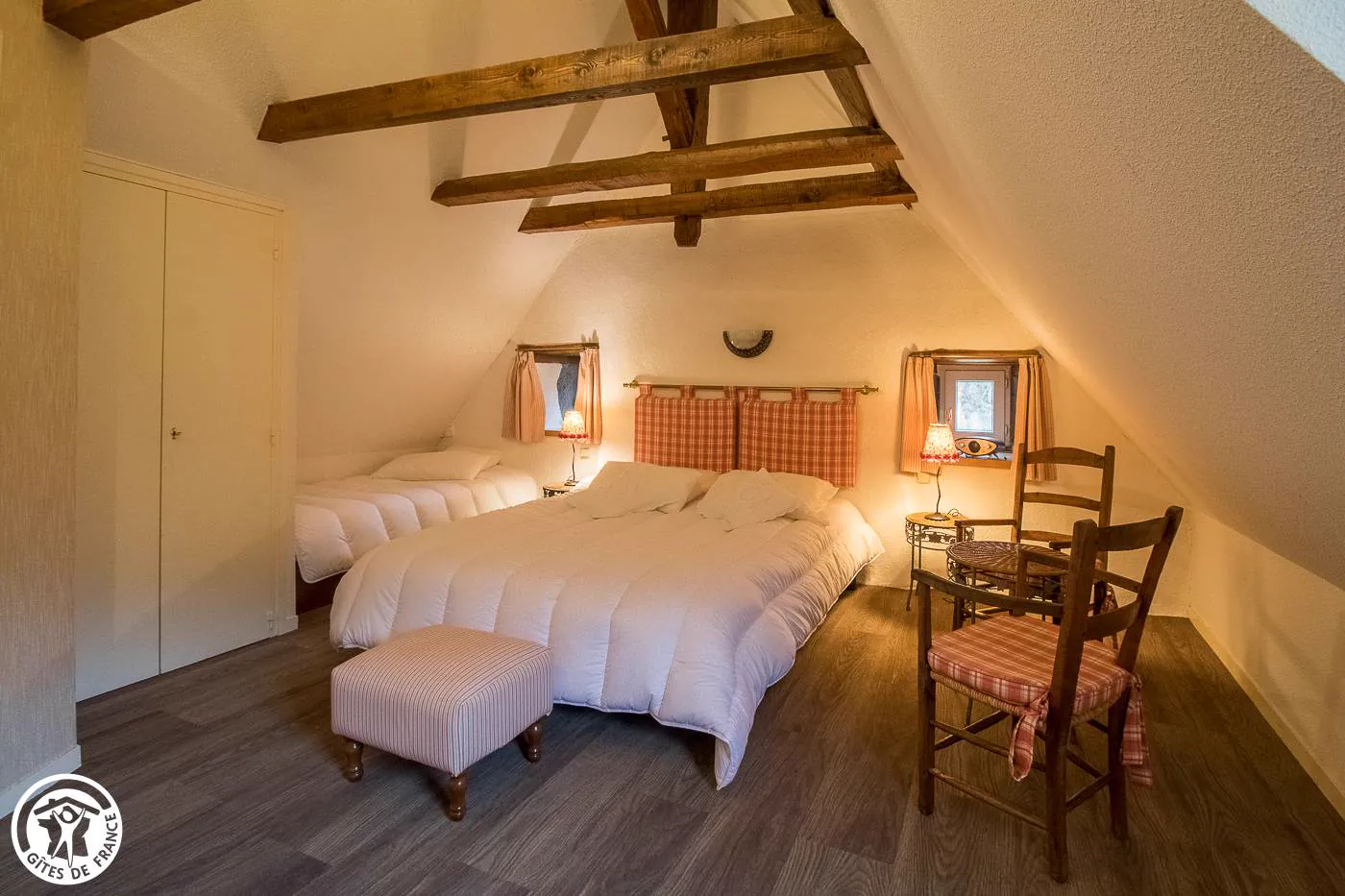 Chambre Le Sancy, literie et décoration chaleureuse